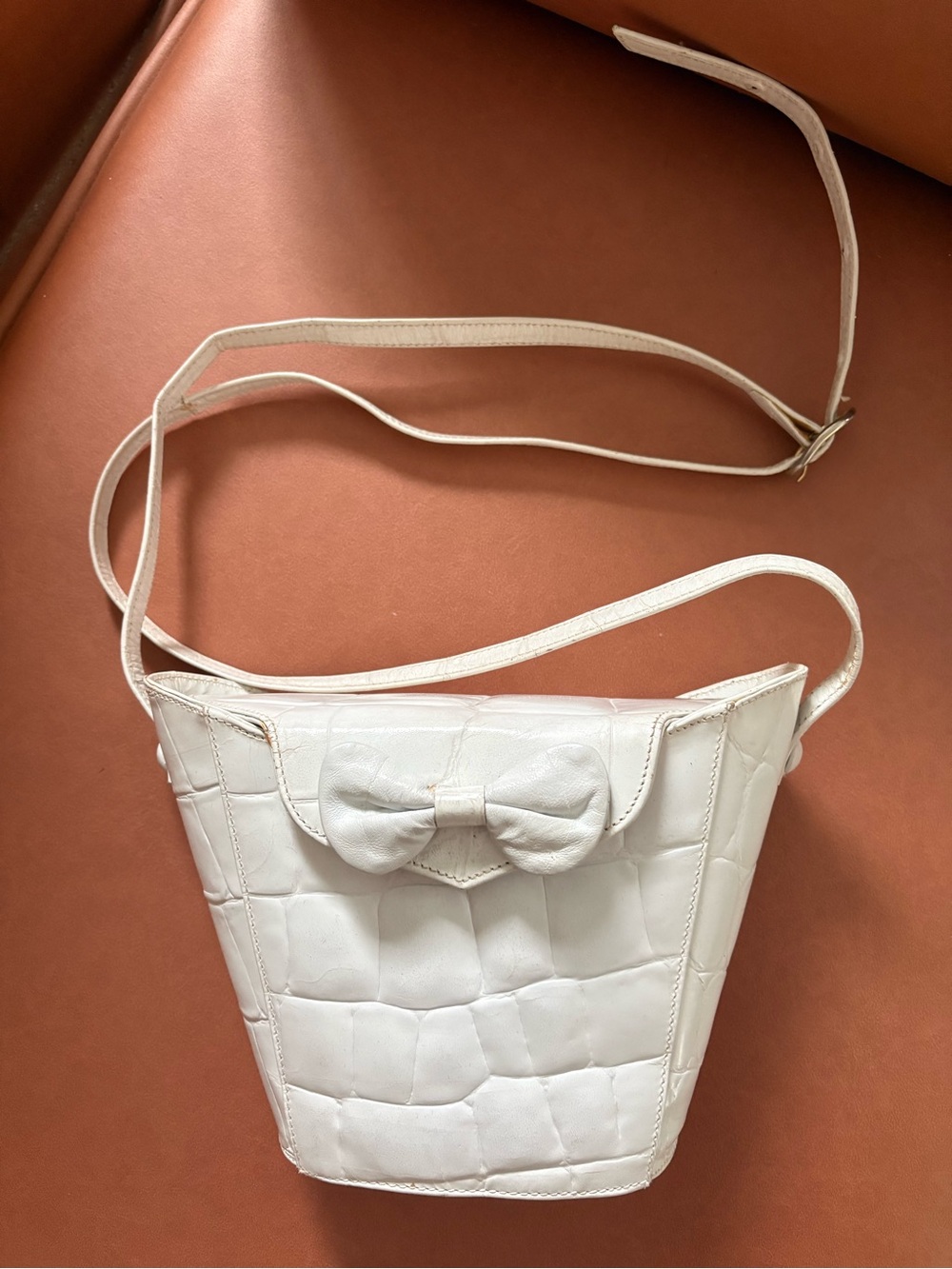 Vintage leather White Bow-Accent Crossbody Bag for Women